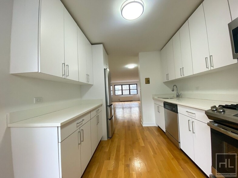 Building Photo - E 88th St