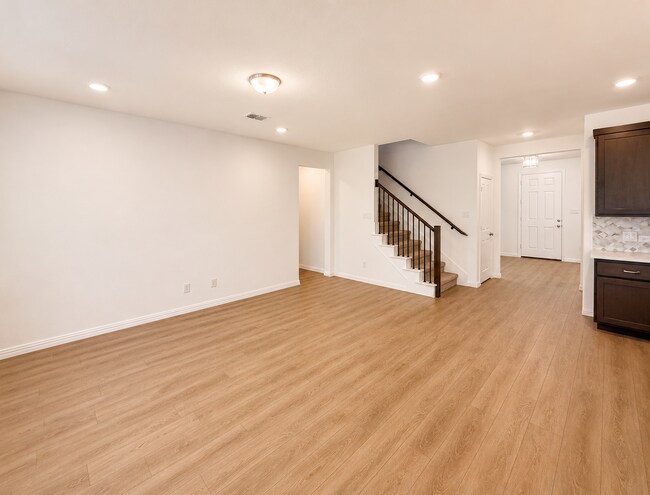 Building Photo - 715 Roanoke Dr