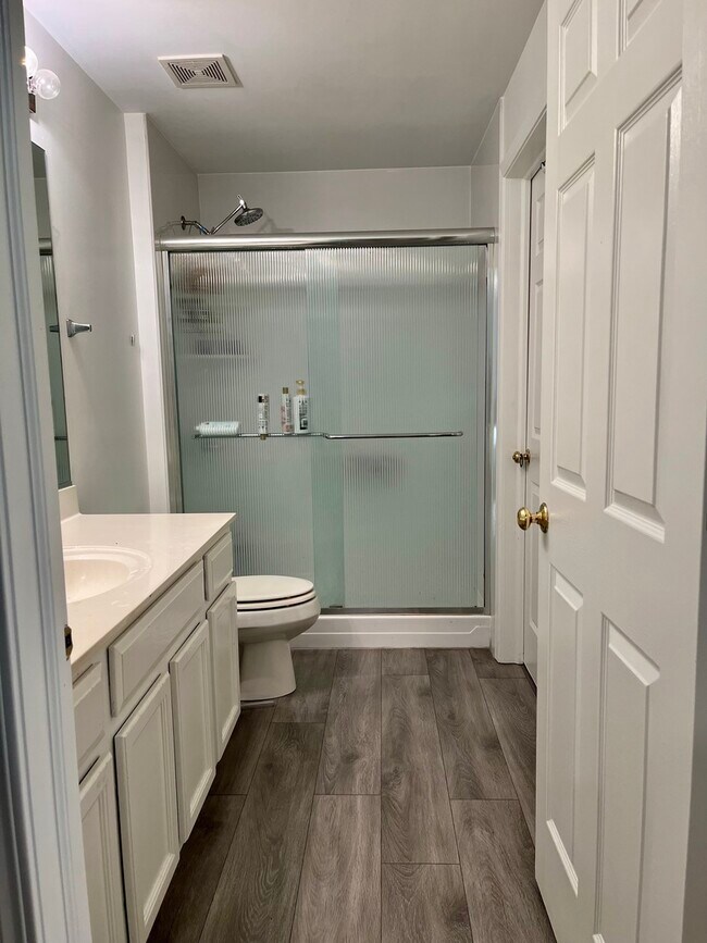 Building Photo - 1682 Fredericksburg Ln