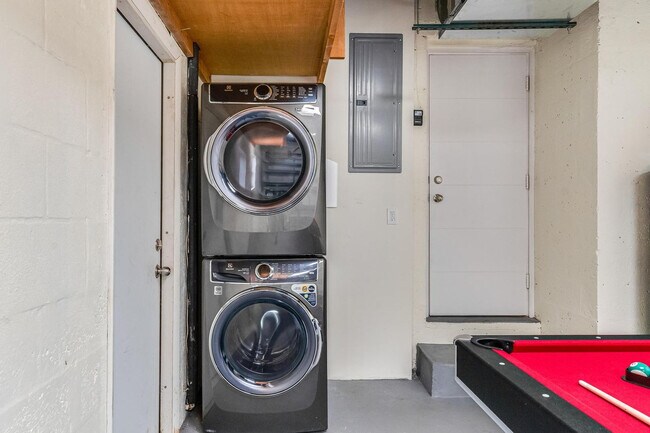 Building Photo - 616 NE 16th Terrace