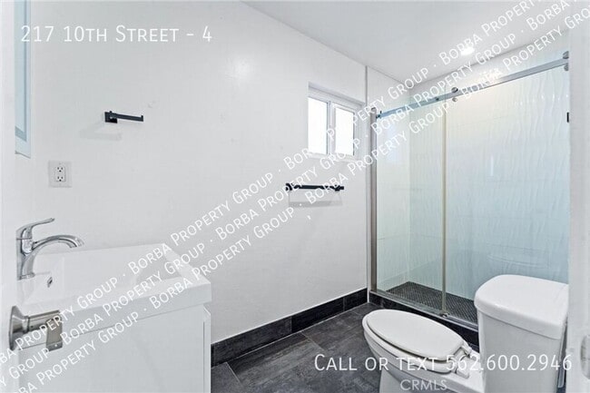 Building Photo - 217 10th St