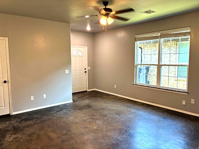 Building Photo - 7508 Redbud Villas Ct