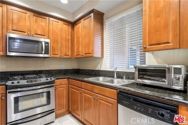 Building Photo - 1401 S St Andrews Pl