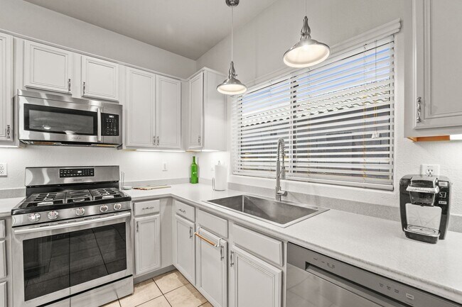 Building Photo - Your Goodyear Retreat Awaits – Updated 4BR...