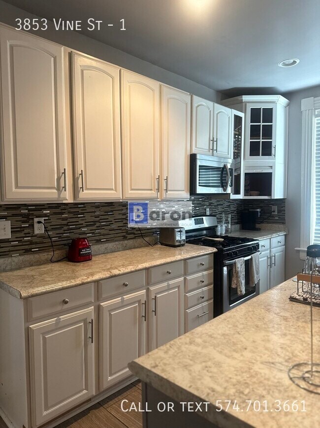 Building Photo - 3853 Vine St