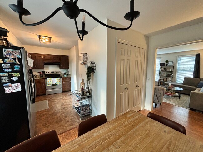 Building Photo - 4803 Magnolia Pl