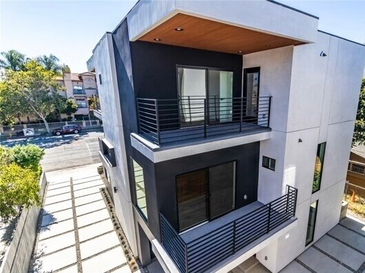 Building Photo - 5638 Woodman Ave