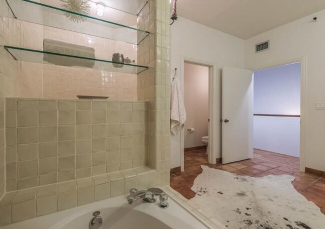 Building Photo - 1025 Shepherd-411.559
