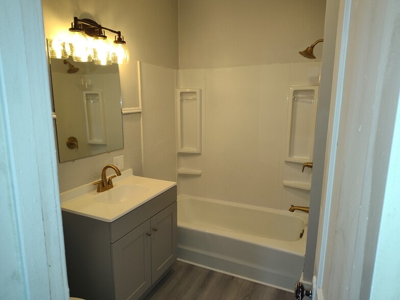 Building Photo - 941 E Richmond St