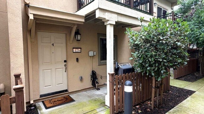 Building Photo - Concord Beautiful 3 bedroom 3 bathroom fully updated townhome, gated community!