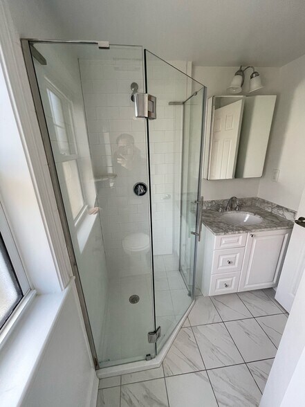 Building Photo - 302 Paine Ct