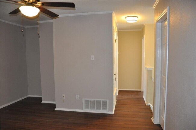 Building Photo - 1704 Parkfield Cove