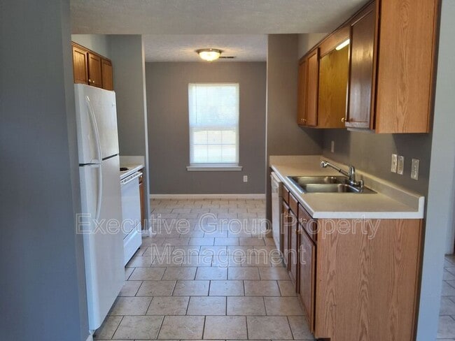 Building Photo - 145 Pointers Ct