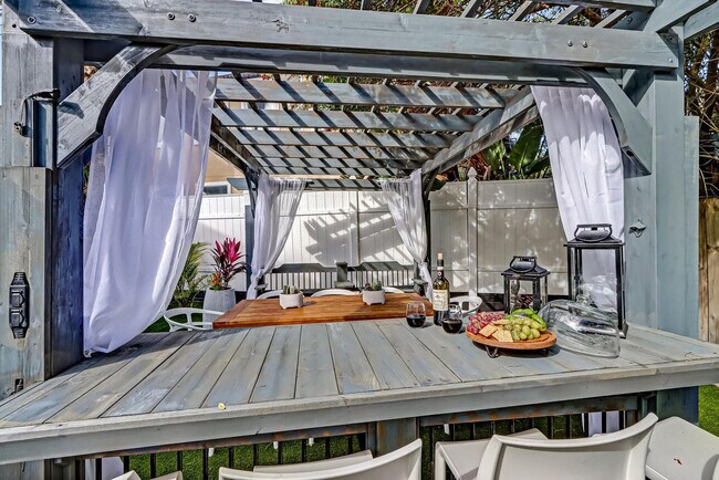 Building Photo - 156 Meadow Ave