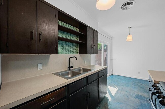 Building Photo - 1504 Braes Ridge Dr
