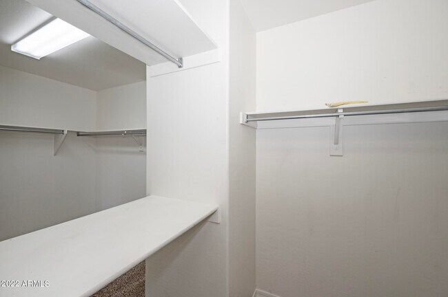 Building Photo - 2684 E Birchwood Pl