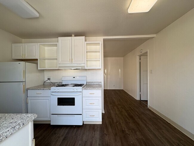 Building Photo - Experience the coastal charm of Oceanside,...