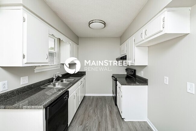 Building Photo - 3 Bedroom Pet-Friendly Home in Nashville, TN with Main Street Renewal