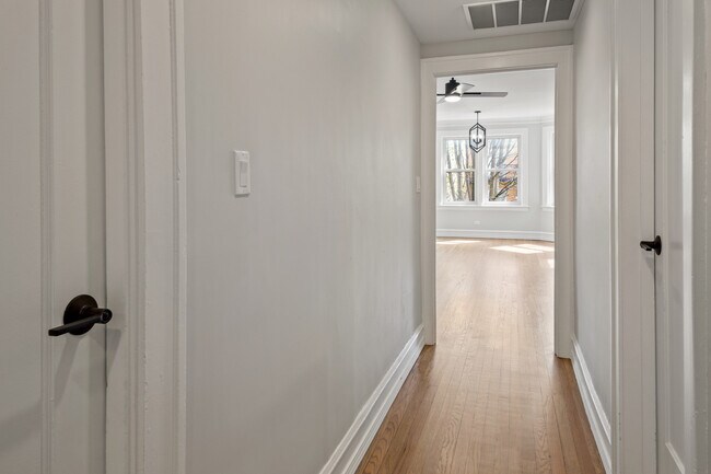 Building Photo - 4834 N Springfield Ave