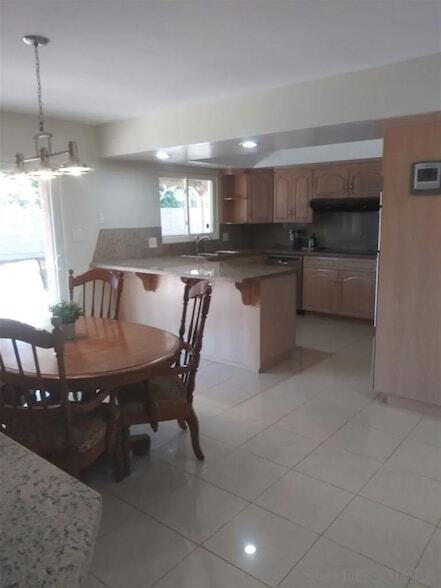 Building Photo - 8888 La Jolla Scenic Dr N