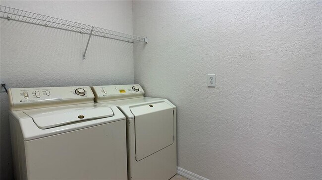 Building Photo - 1131 N Hampton Dr