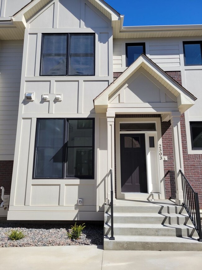 Building Photo - Executive Luxury Rentals