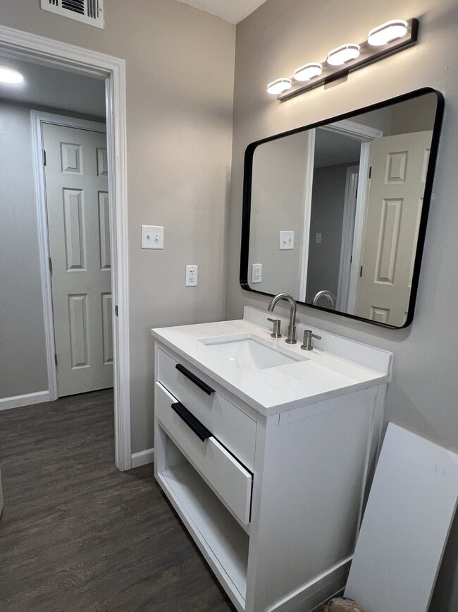 Building Photo - 9745 Long Point Rd