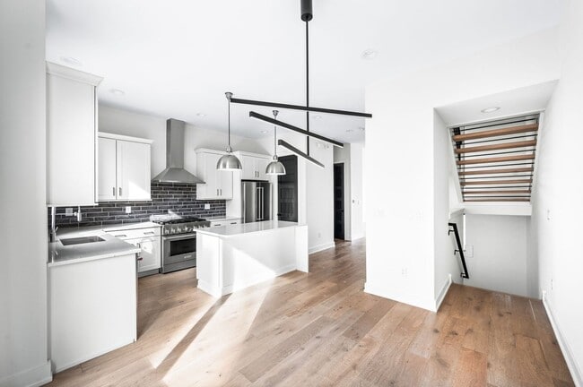 Building Photo - Stunning 3BE/3.5BA brownstone in the heart of historic Germantown!