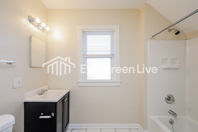 Building Photo - 3924 Washington Ave