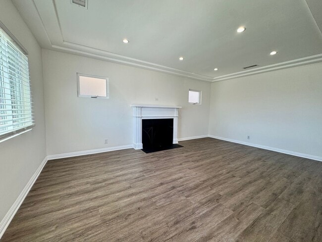 Building Photo - Charming Morningside Park Home Ready to Mo...