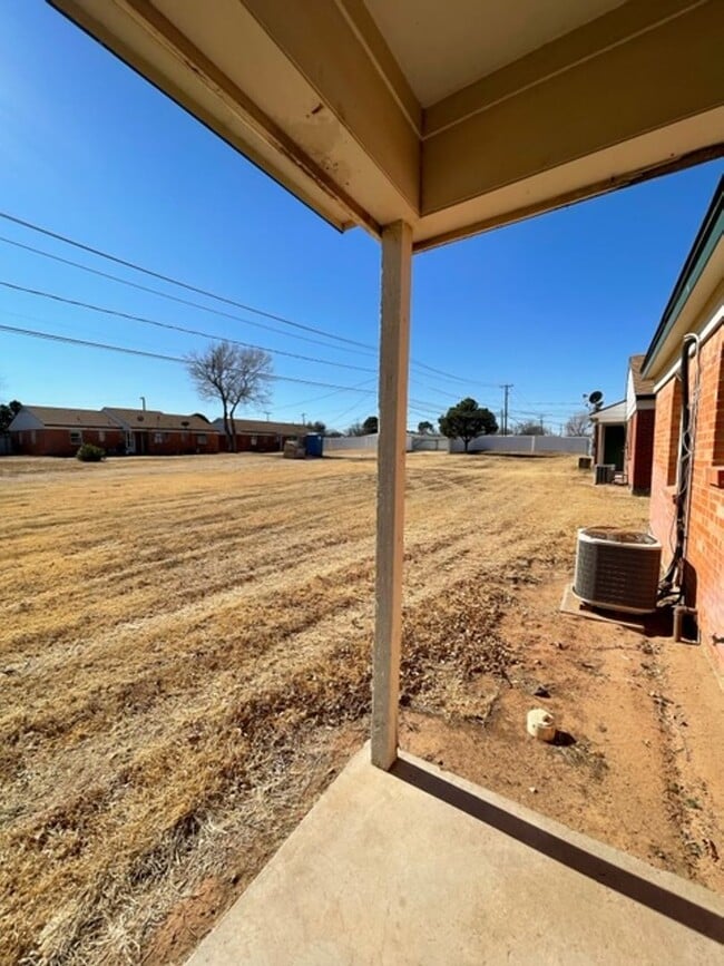 Building Photo - Rental