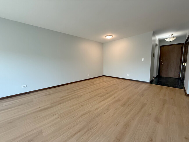 Building Photo - 600 Thames Pky