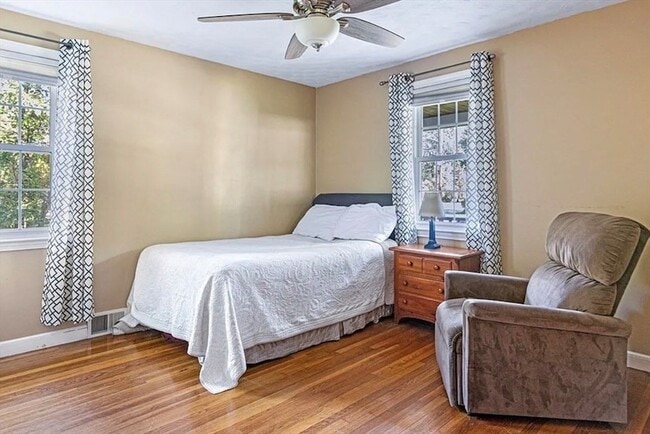 Building Photo - 14 Hoover Rd