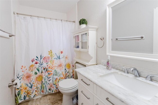 Building Photo - 3022 Norwich St