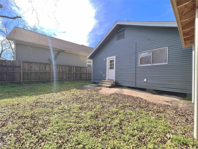 Building Photo - 4106 Robertson St