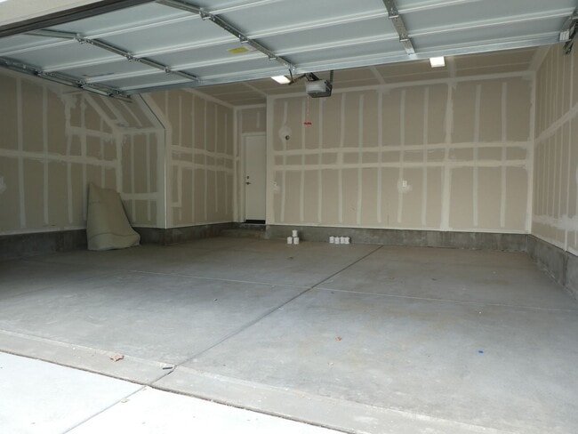 Building Photo - 2 bedroom | 2.5 bathrooms | Home in Alkali...