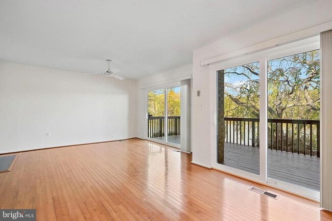 Building Photo - 2006 Lakebreeze Way