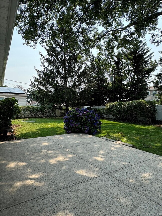 Building Photo - 11 Linden Ct