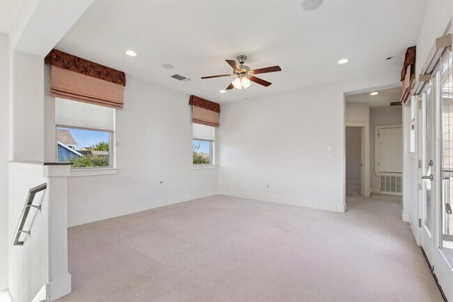 Building Photo - 6000 Baythorne Dr