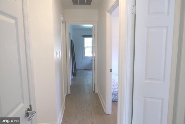 Building Photo - 9530 Ashbourn Dr