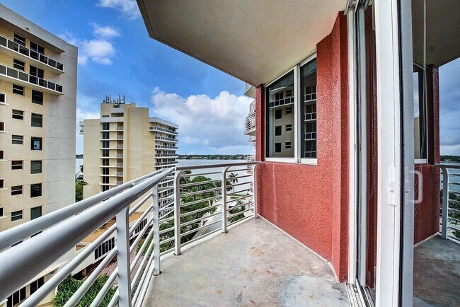 Building Photo - 1551 N Flagler Dr