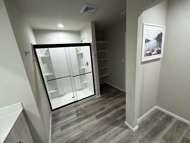 Building Photo - 6212 Oracle Dr