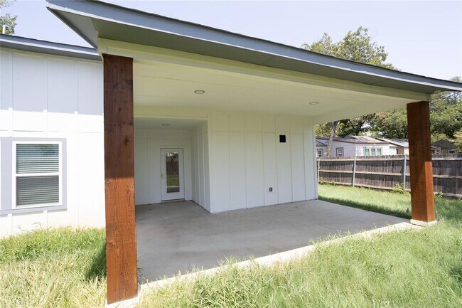 Building Photo - 3817 Winfield Ave