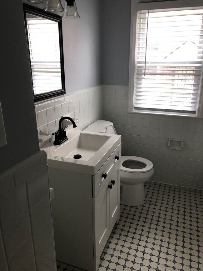 Building Photo - Renovated 3-Bedroom Home – We Welcome Sect...