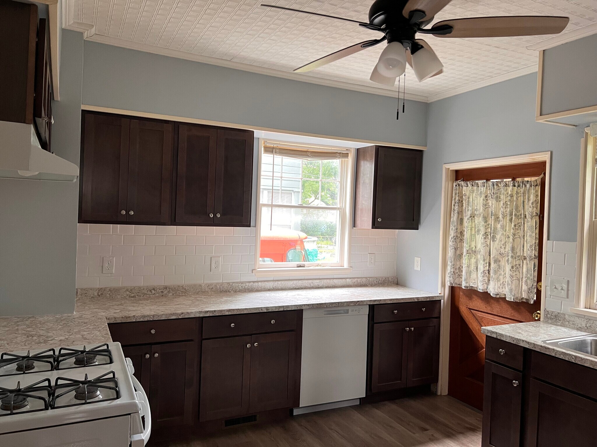 Building Photo - 364 Ravenwood Ave