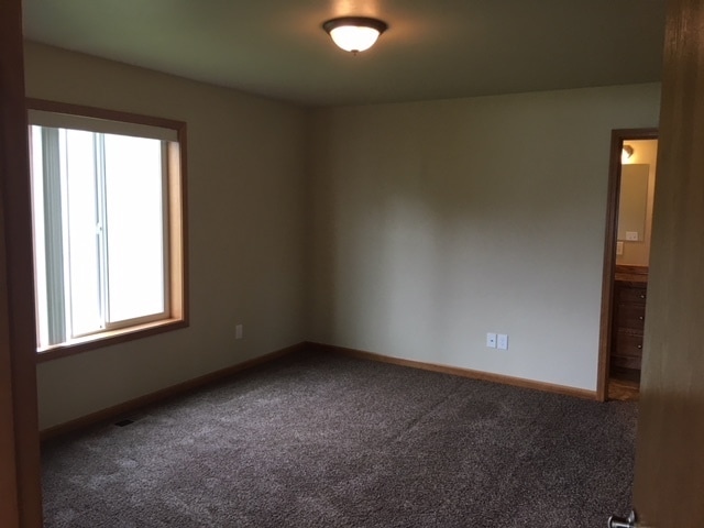 Building Photo - **$300.00 Off 1st Month Rent**3  Bed/2 Bat...