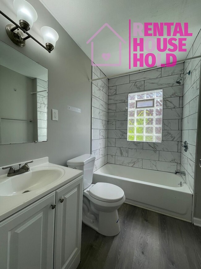 Building Photo - NEW LISTING | 2 BEDS 1 BATH | BASEMENT | G...