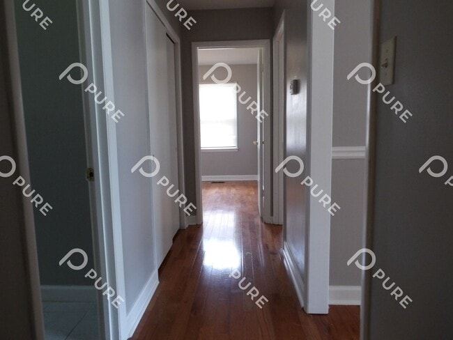 Building Photo - 2108 Linde St NW