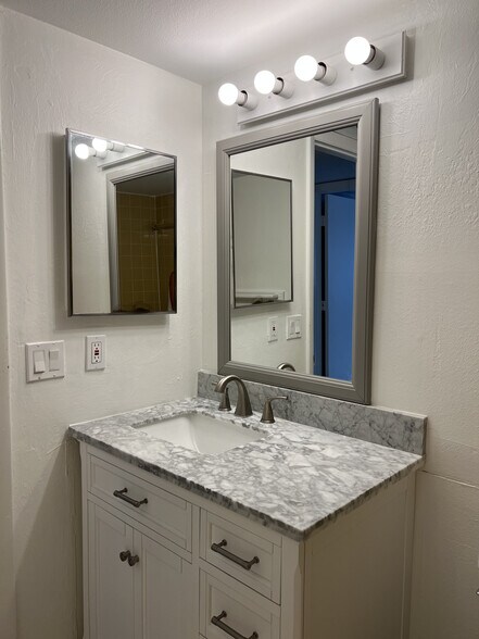 Bathroom - 1135 Southdale Rd