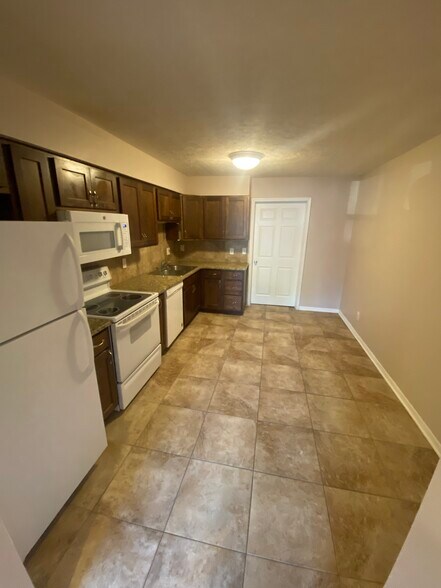 Building Photo - 6708 S 48th St